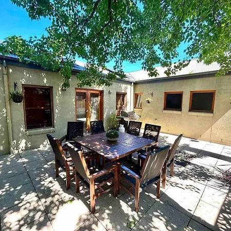 Grand Retreat In Town Villa Albury Exterior photo